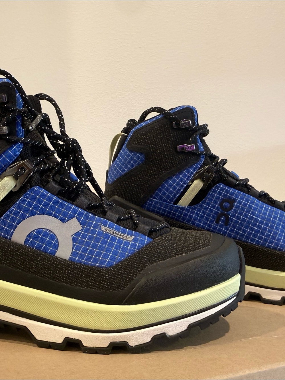 On Cloud Cloudalpine Waterproof Hiking Mid Top Sneaker Cobalt/Limelight Sz 6.5W